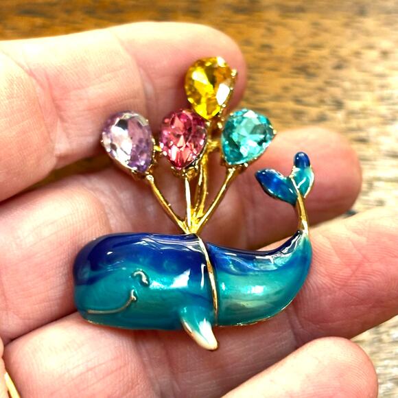 Gold & blue enamel brooch spouting smiling whale pin with colorful rhinestones - Picture 4 of 6